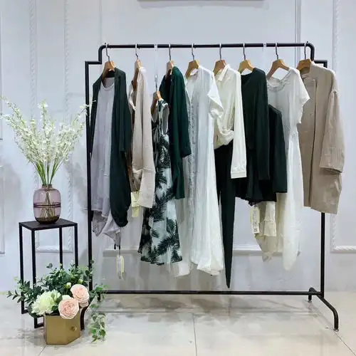 sly女装杭州哪里有夏季女装t恤搭配图片女装衣服装饰字母