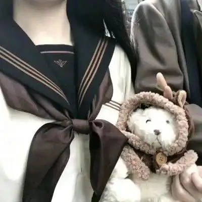 不主动联系你的女生,若有这3种表现,她就是喜欢你