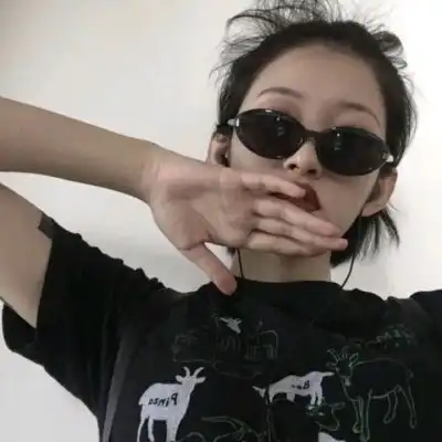 冷酷帅气的女生头像qq头