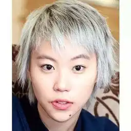 女生和狗狗的头像郭采洁