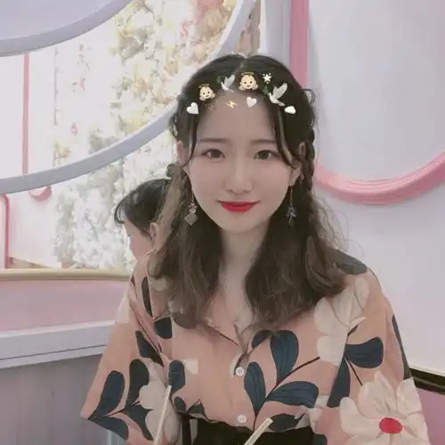 高中时素颜就好看的女生长大化妆后岂不是逆天吗