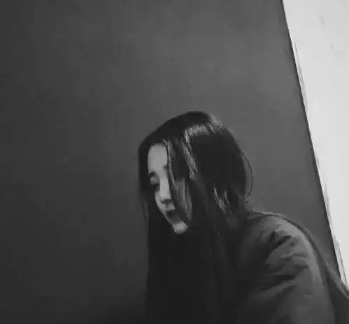 21个抖音高冷霸气拽句子,我活着也不容易,别总让我迁就你