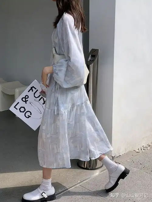 适合春秋穿的裙子