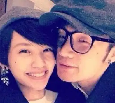 好男人李荣浩低调给女朋友庆祝生日