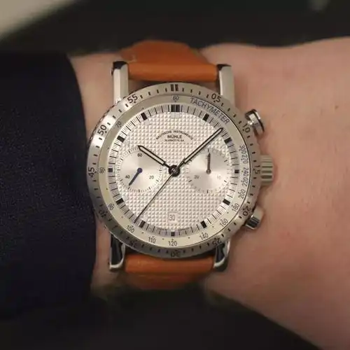 那些叫格拉苏蒂的表都差不到哪里去