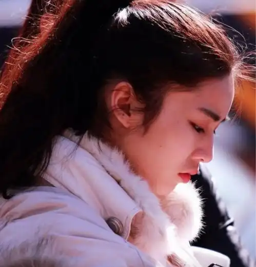 为何很多女明星卸妆以后比普通女人更丑睫毛和眉毛几乎都没有