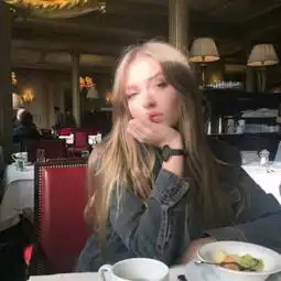 欧美风格的移动闪光灯女生头像