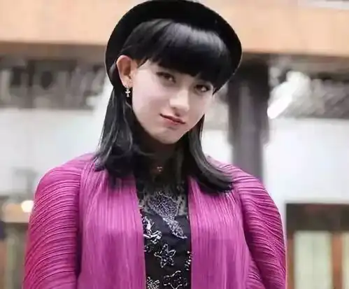 男星穿女装,躲过了陈晓,躲过了王俊凯,却唯独沦陷于他粉丝撩