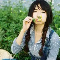 女生头像二次元黑白红唇