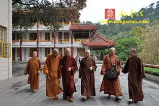 台湾中国佛教会名誉理事长净良长老一行参观闽南佛学院女众部