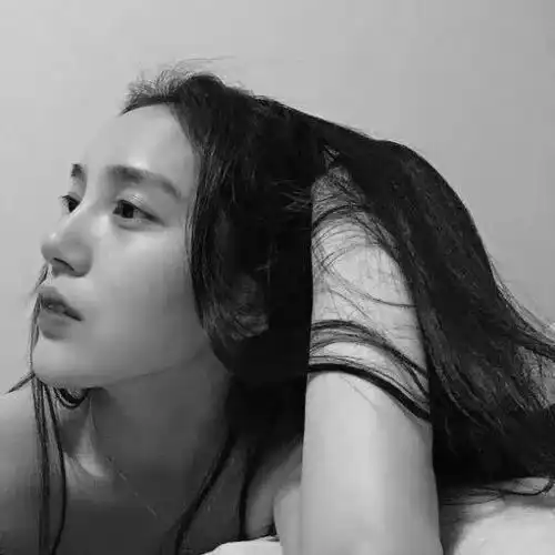 为什么越来越多的女生谈了恋爱,却从不在朋友圈秀恩爱