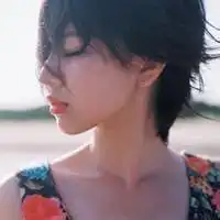 看万家灯火却找不到归宿唯美暖色女生qq头像