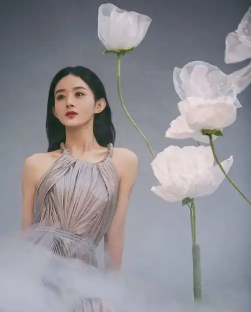 34岁的赵丽颖,能华丽优雅,也可甜酷飒爽,时尚感升级靠这4点