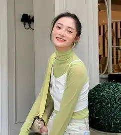 别再傻傻的单穿背心了,叠穿才是当下流行的方法,夏天最合适