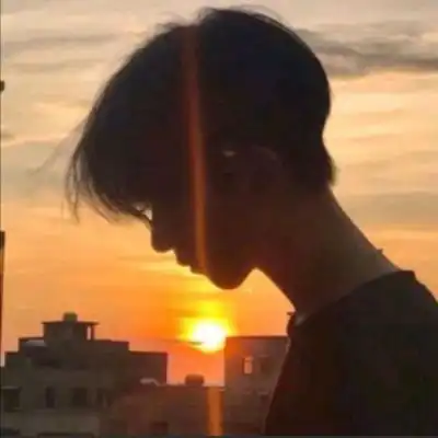 干净清爽的男生头像意境记得曾经的刻骨铭心