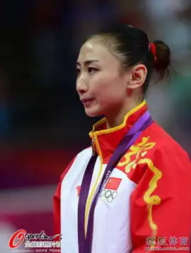 何雯娜失误无缘卫冕伤心落泪