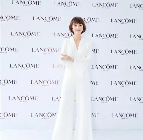 被袁泉的知性风穿搭粉了40岁女人跟着穿,优雅洋气又时髦