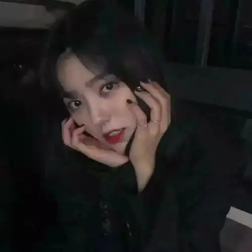 ins仙女头像在黑暗里待久了,触碰到阳光都是疼的