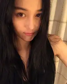 张馨予长发飘逸秀水嫩皮肤网友高呼女神姐姐