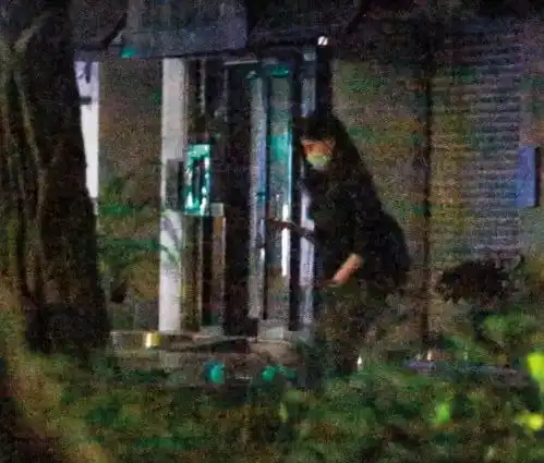 王大陆恋上女助理继摸头勾肩搭背杀后,和女助理深夜独处6小时