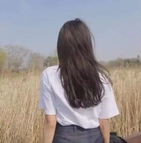 女生头像霸气背影坐地男