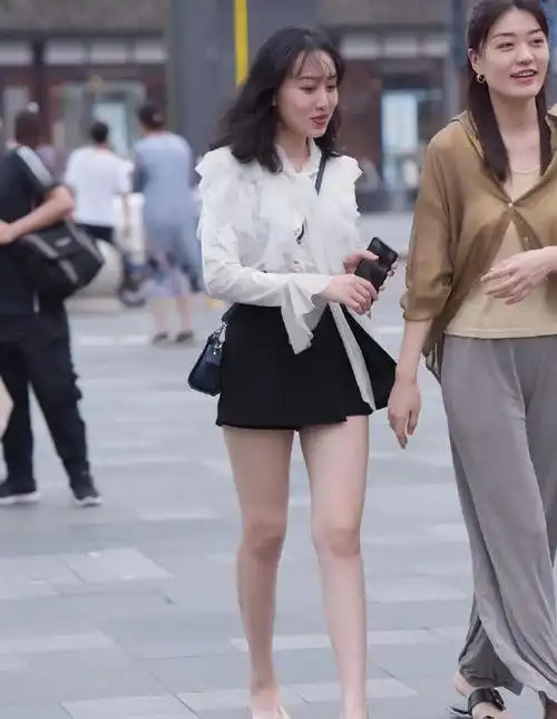 精美时尚的衣着,让时光记录下你的美丽