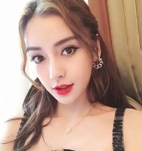 baby说自己的闺蜜比明星还美,看到她们的大合照,被秒杀到了