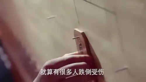 旋风少女塑料姐妹情胡冰卿和谭松韵比赛直接往头上踢