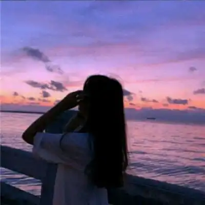 唯美女头背影或侧影长发美女一个人伤感沉思