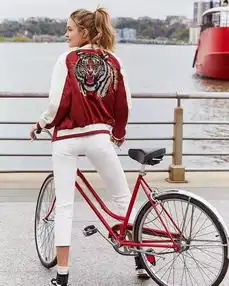 穿搭只有时尚精才知道它叫横须贺,一件男女生都为它疯狂的夹克衣