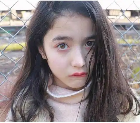 长得漂亮有什么用,看着就烦,女儿越长越好看,宝爸却很头疼