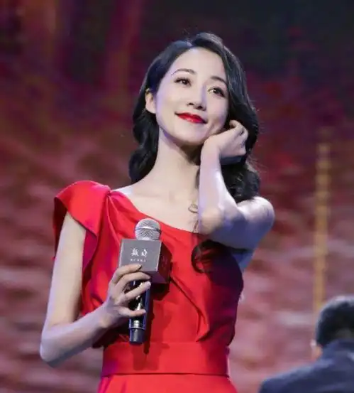 女人若有3个特征,说明是素颜也好看的耐看脸,老了也是美人