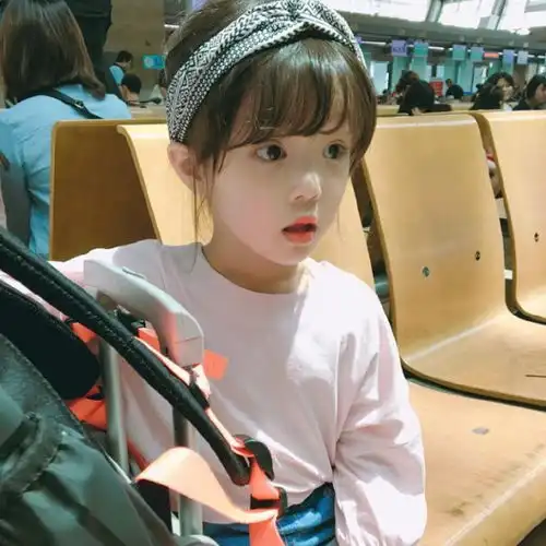 这个小女孩是谁