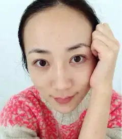 杨幂双下巴满腿黑,赵丽颖毛孔粗大黑头爆炸女星素颜难道只有她是真的