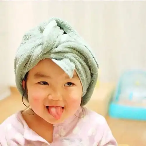 搞怪头像女小孩奔跑吧