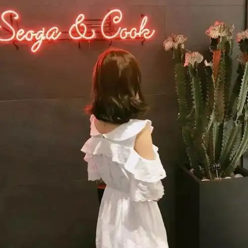 女生真人版头像不露脸成