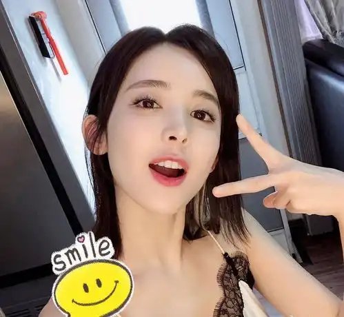 欧阳娜娜的短发撞上娜扎,精致可爱,果然好看的人什么发型都能驾驭