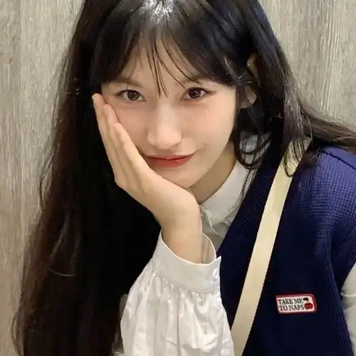温柔甜美女生头像孟茜海