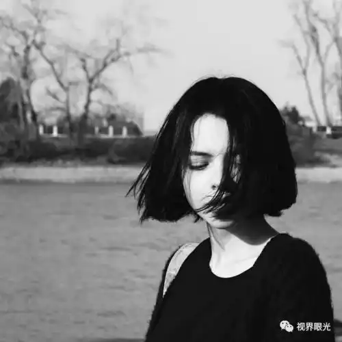 女生头像黑白侧脸短发长