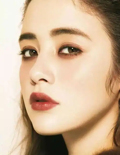 美妆丨圆脸方脸的女生化赤茶妆更仙女