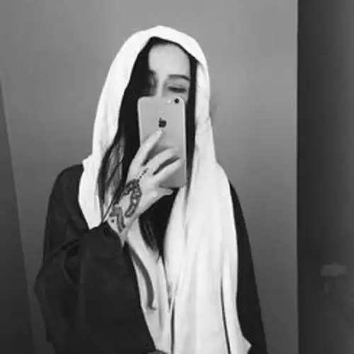 很丧很压抑的头像女黑白