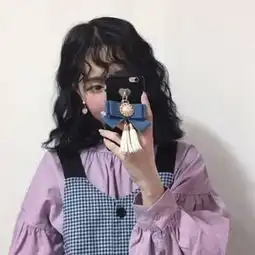 女生小卷发型当下就流行小卷烫发呢