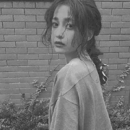 丧系女生头像黑白,心里确是满腔酸楚的女生