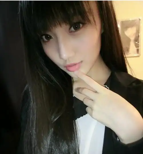 问各位大神们,这姑娘是谁