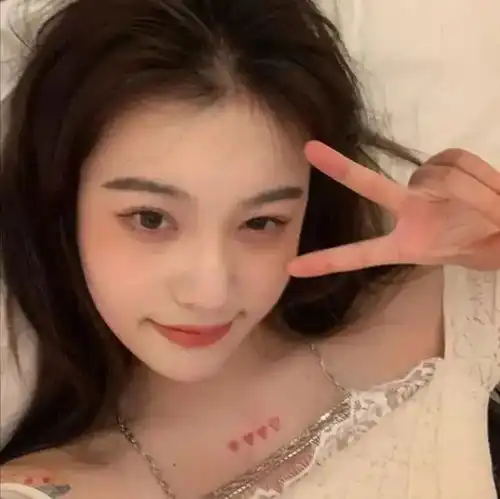 女生头像花是会沿路盛开的