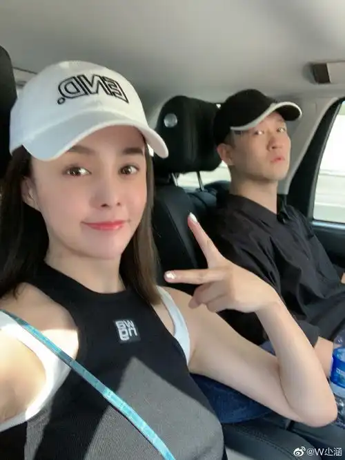 女生头像_超拽打闹