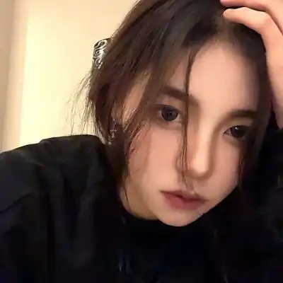 高冷女生头像黑白背影唯