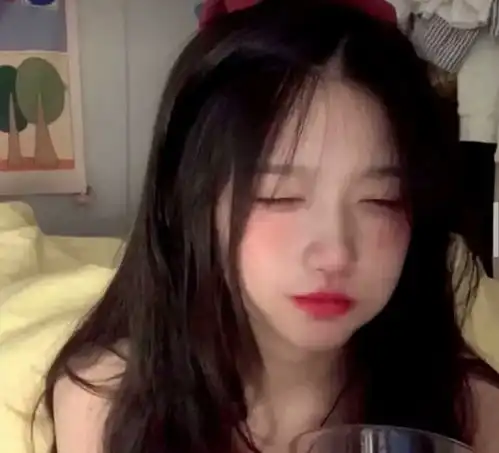 热恋中的女孩子可以表达开心的头像