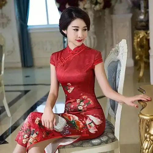 尊贵红色女王旗袍,美成一世好看风景