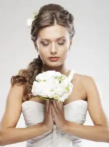女生手拿花唯美图片头像